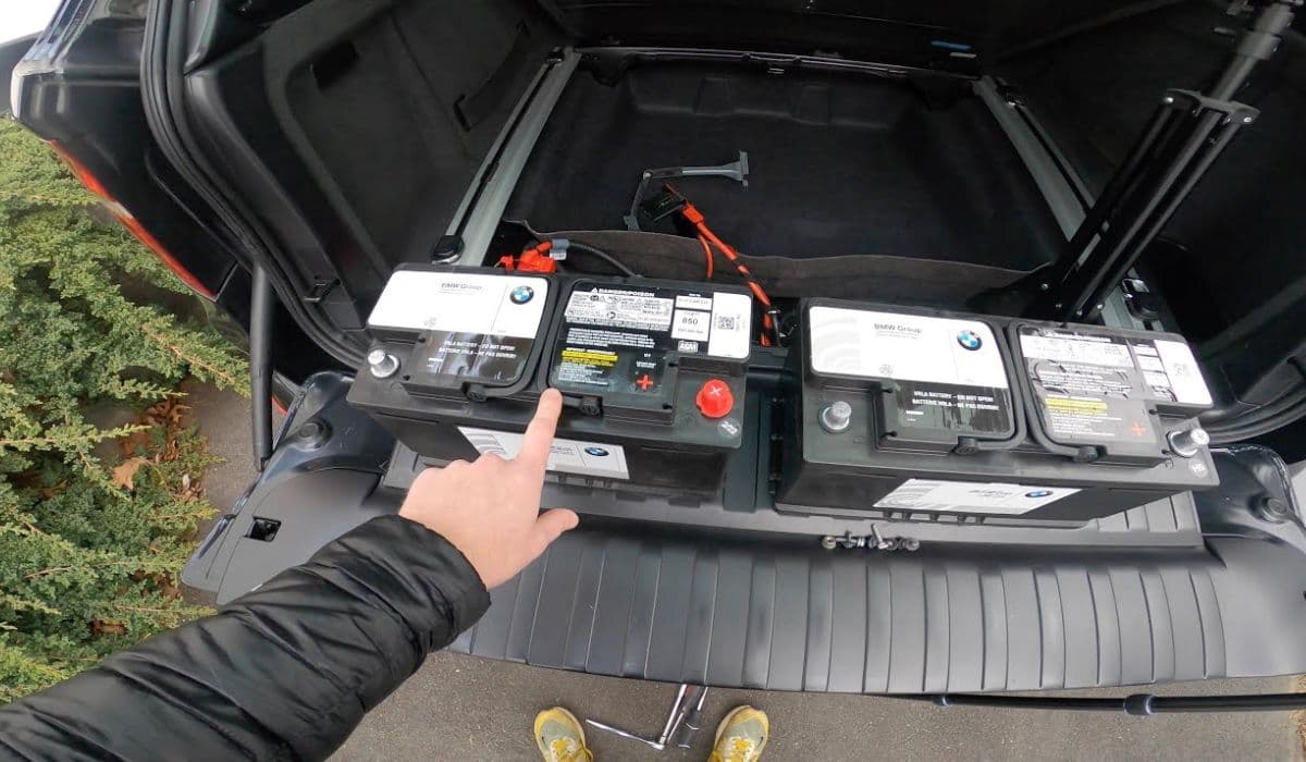 How to replace 12V battery and register it (2025 BMW X5/iX issues)
