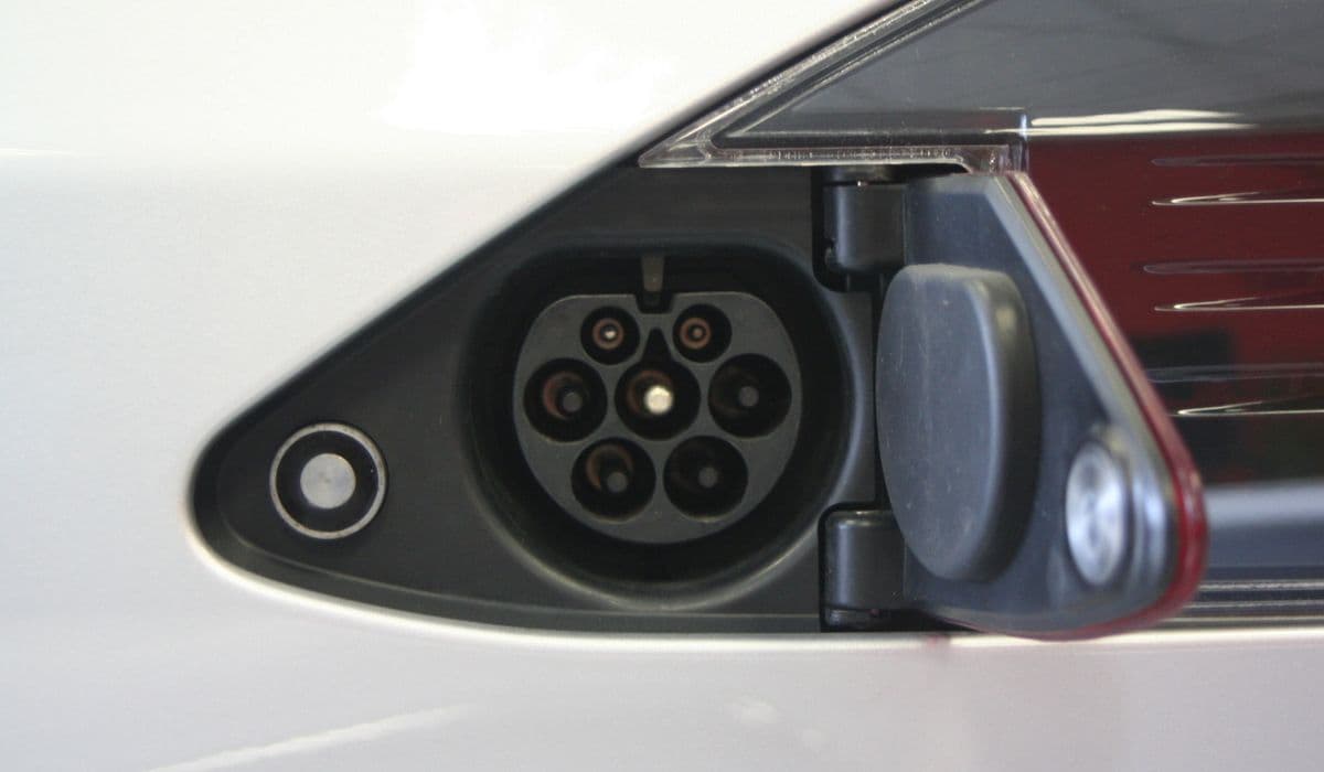 How to replace charge port door that won’t open Tesla