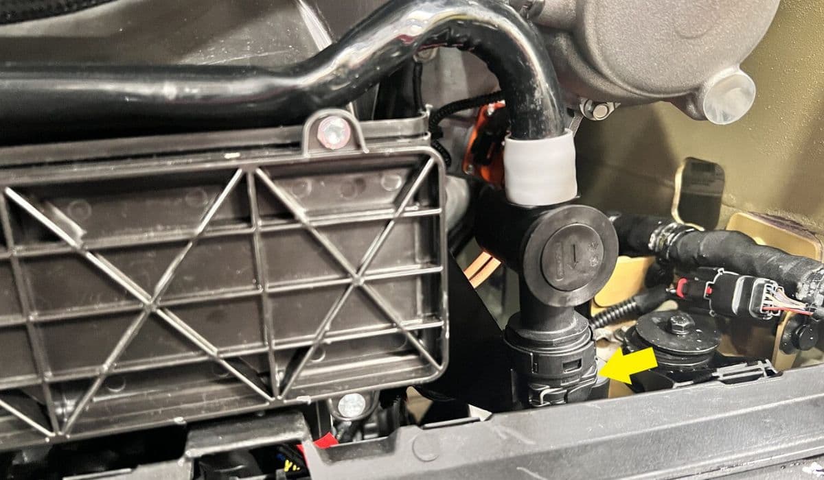 How to replace HV battery coolant valve Tesla