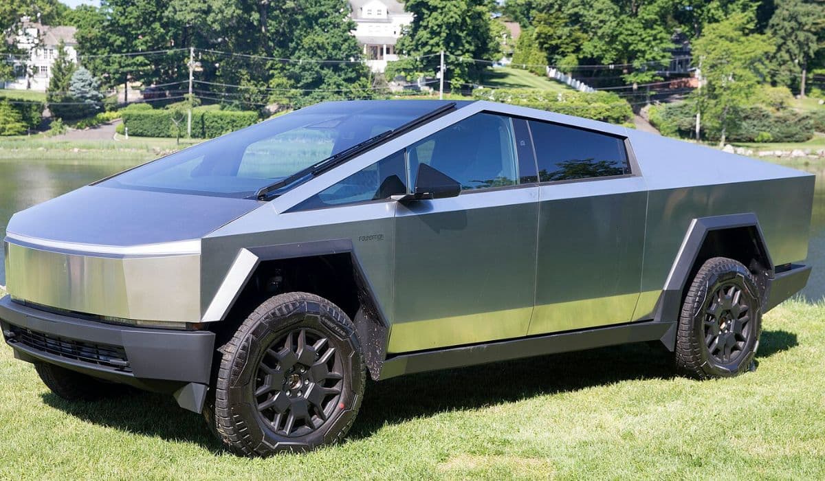 How to replace cracked Tesla Cybertruck tonneau cover seal