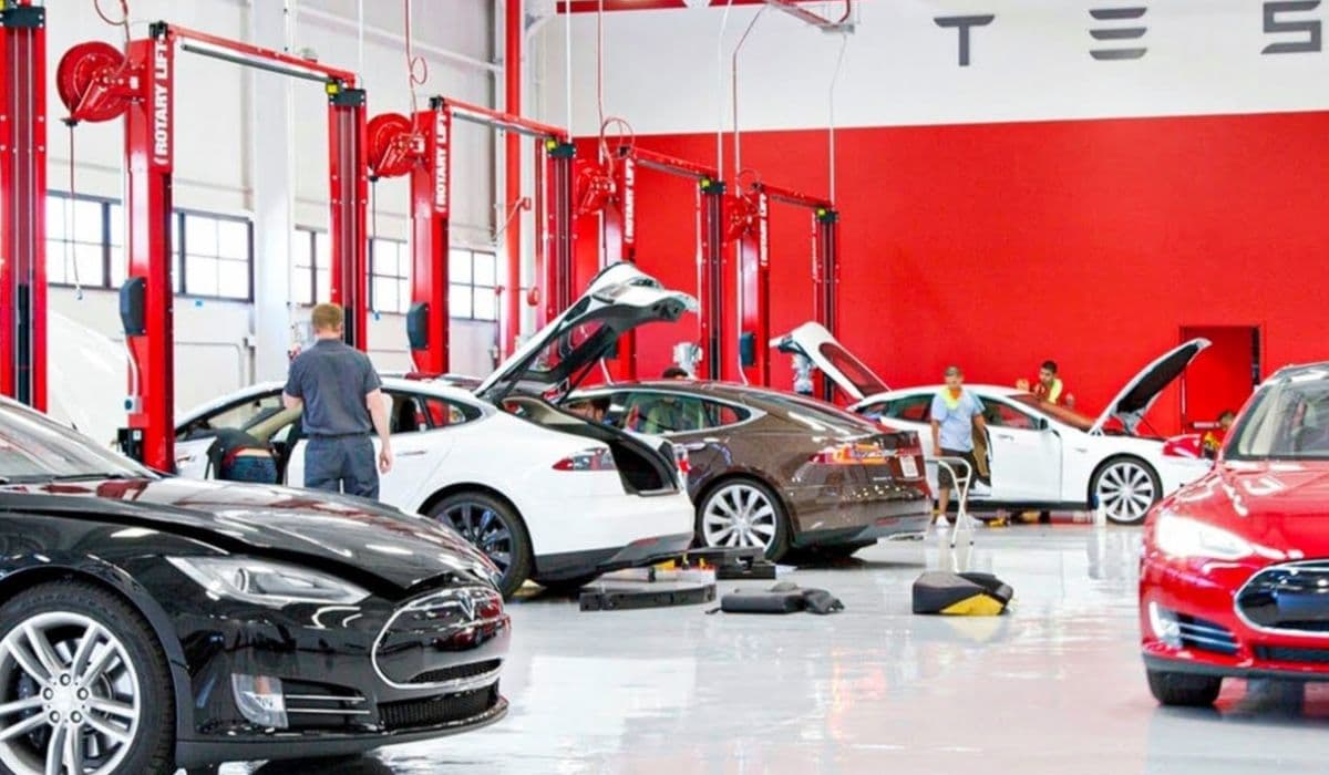 Tesla service experience 2025: Mobile service vs service center wait times