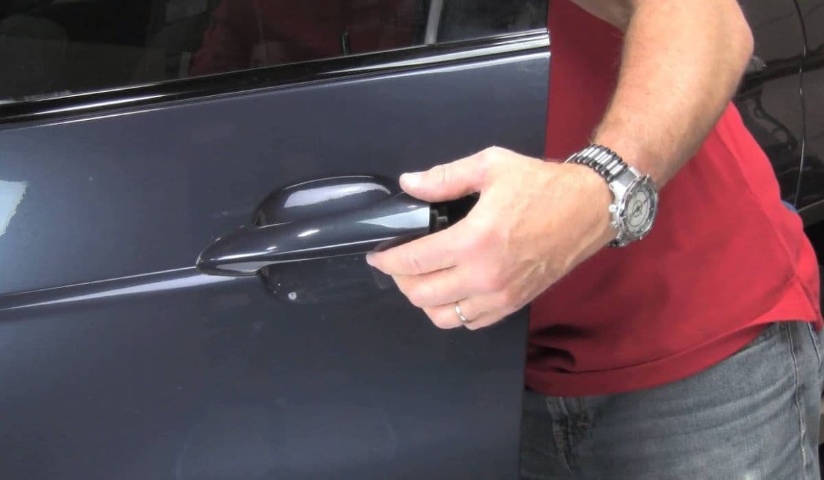 BMW: How to replace door handle carrier (interior melt)