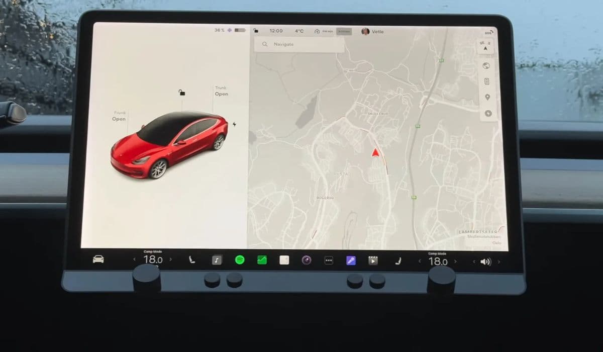 Tesla: How to fix yellow touchscreen border (MCU failure workaround)