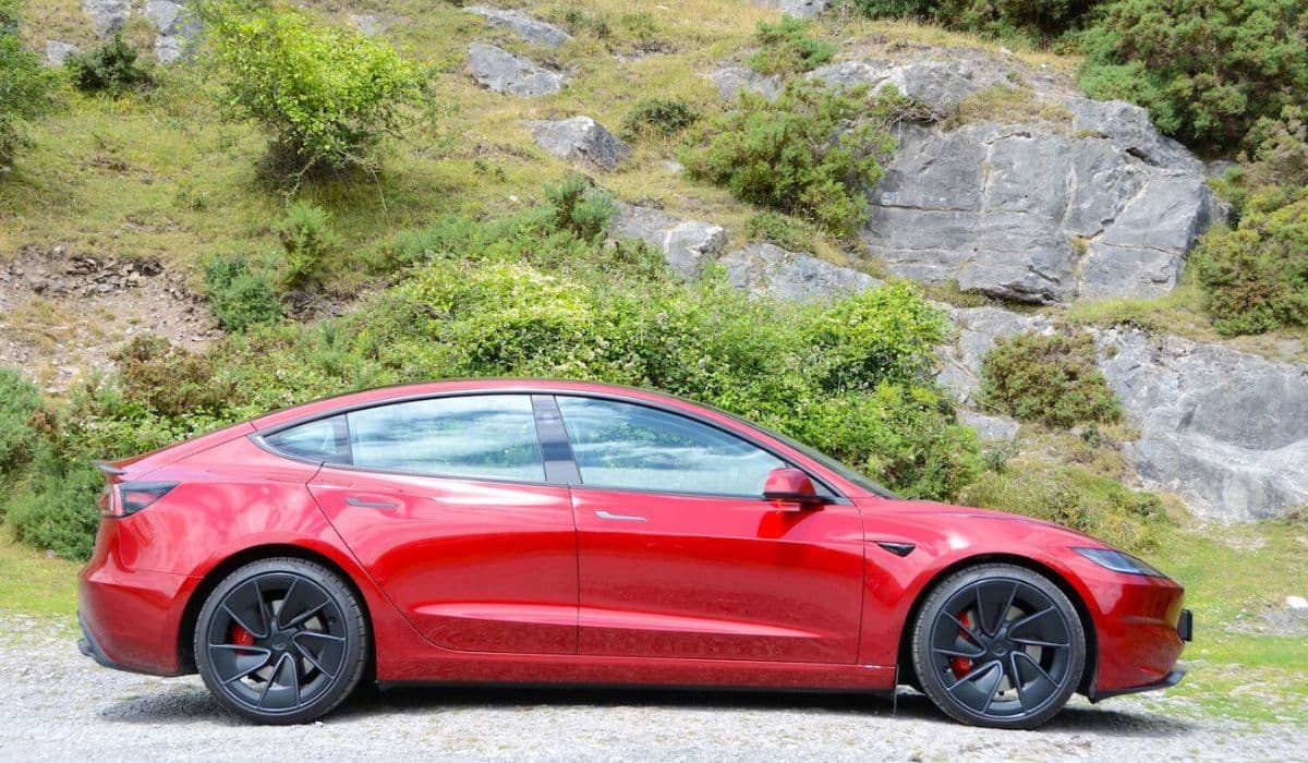 Tesla Model 3 Performance: Blazing fast but numb steering feel