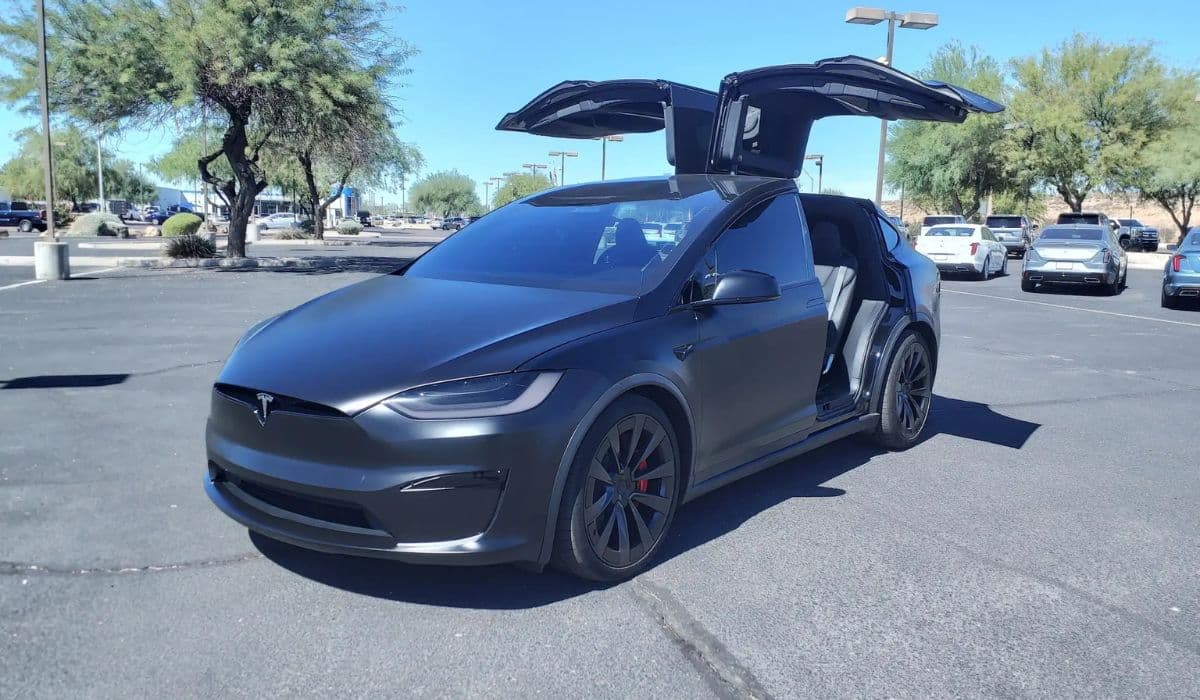 Tesla Model X falcon doors: Iconic but ongoing failure risks