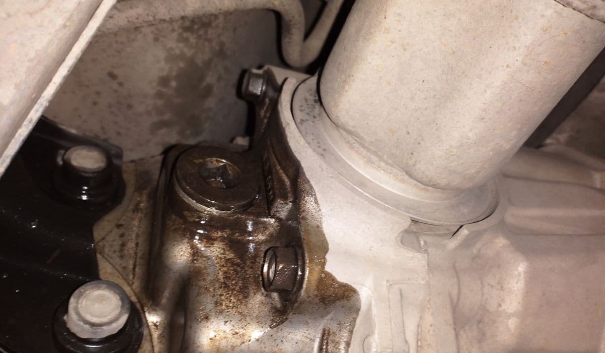 Honda CR-V: Rear Differential Fluid Change for AWD Models