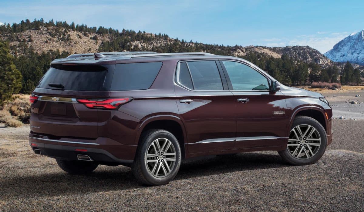 Three-row space and safety ratings review: Chevrolet Traverse