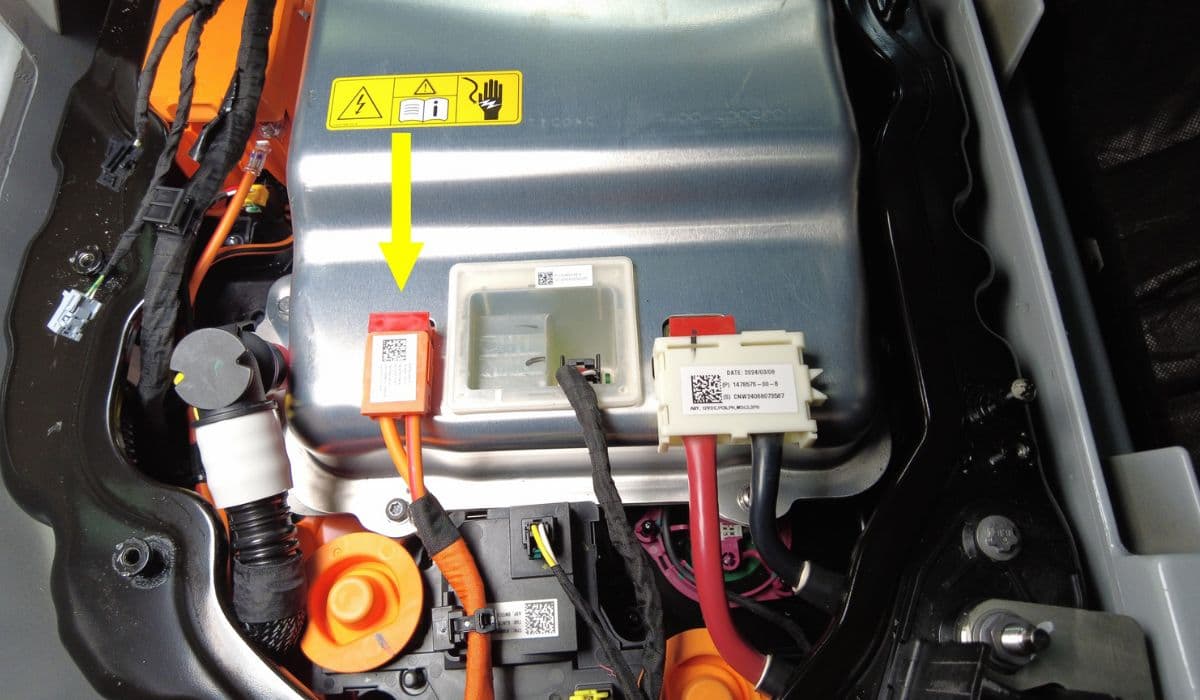 Tesla: How to fix battery contactor clicking (power loss risk)