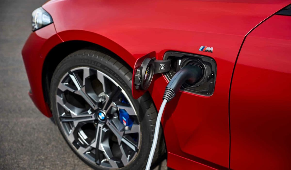 BMW 3 Series hybrid: Smooth but battery integration quirks