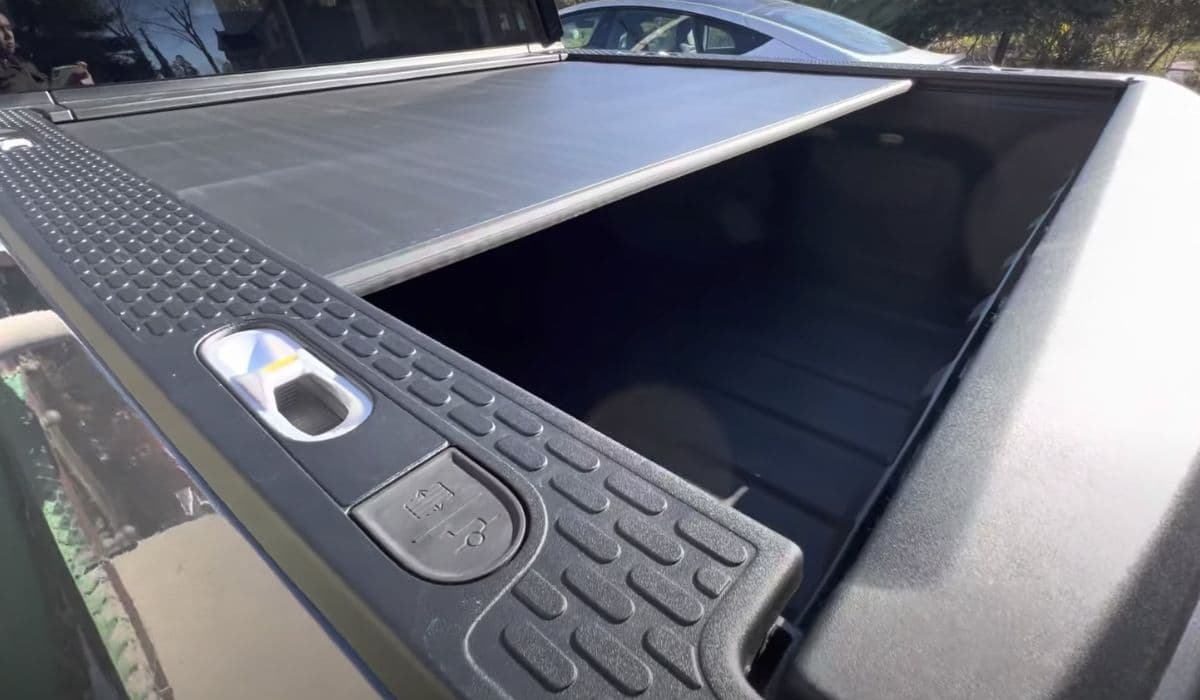 How to replace cracked Tesla Cybertruck tonneau cover seal