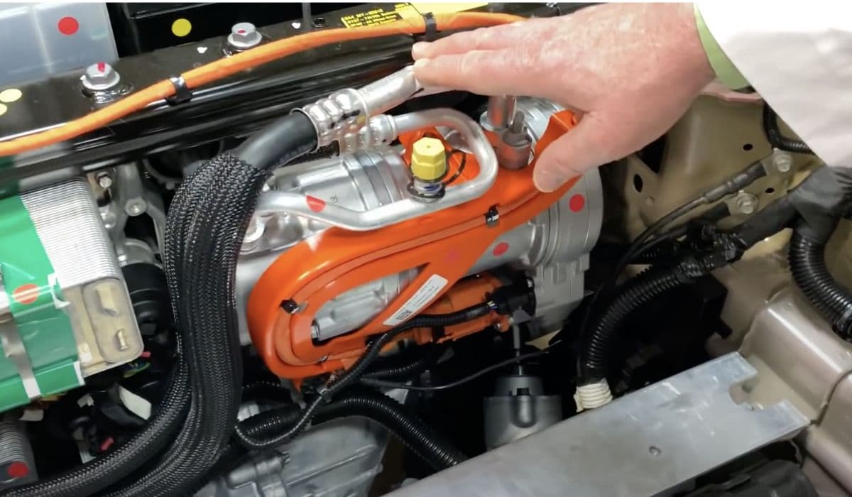 How to replace HV battery coolant valve Tesla