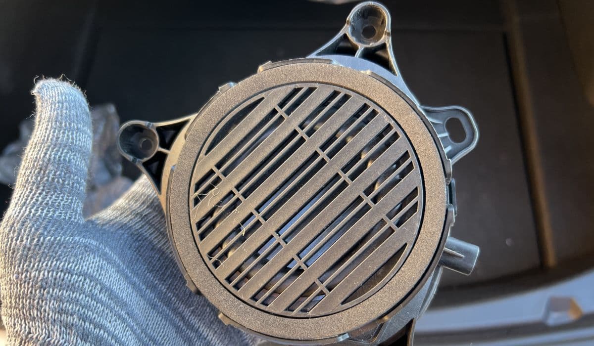 How to fix boombox external speaker not working Tesla