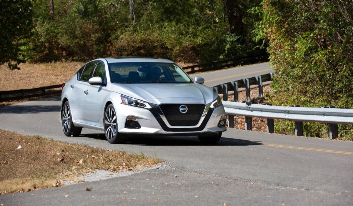 Fuel efficiency and smooth highway driving Nissan Altima