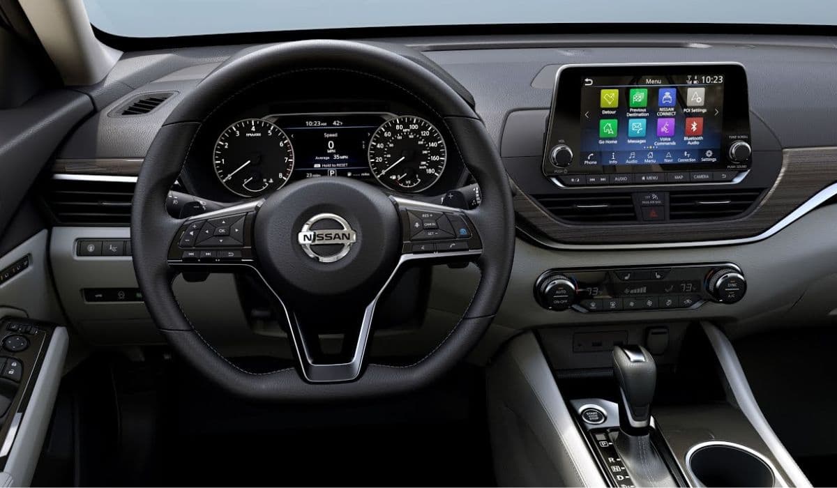 Nissan Altima dashboard peeling and interior wear over time