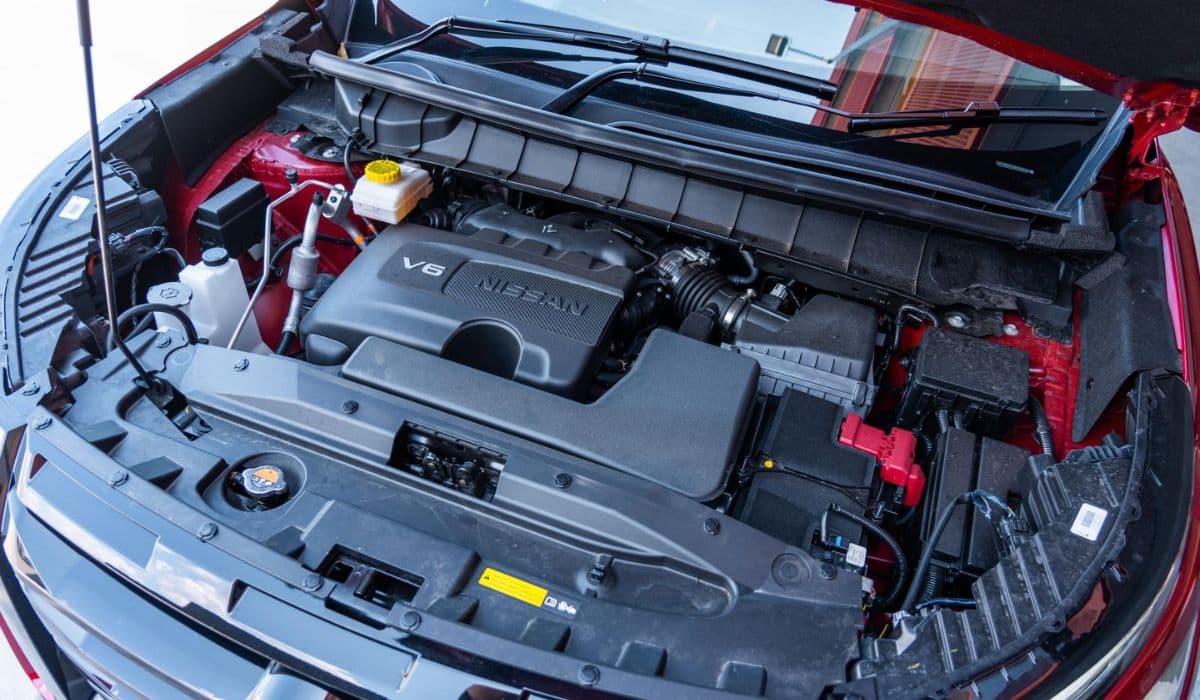 V6 engine Nissan Pathfinder power and towing capability praise
