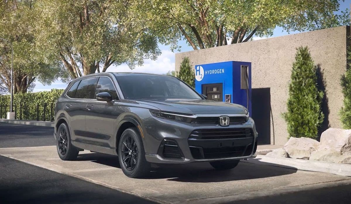 Honda CR-V hybrid fuel efficiency and smooth power delivery praise