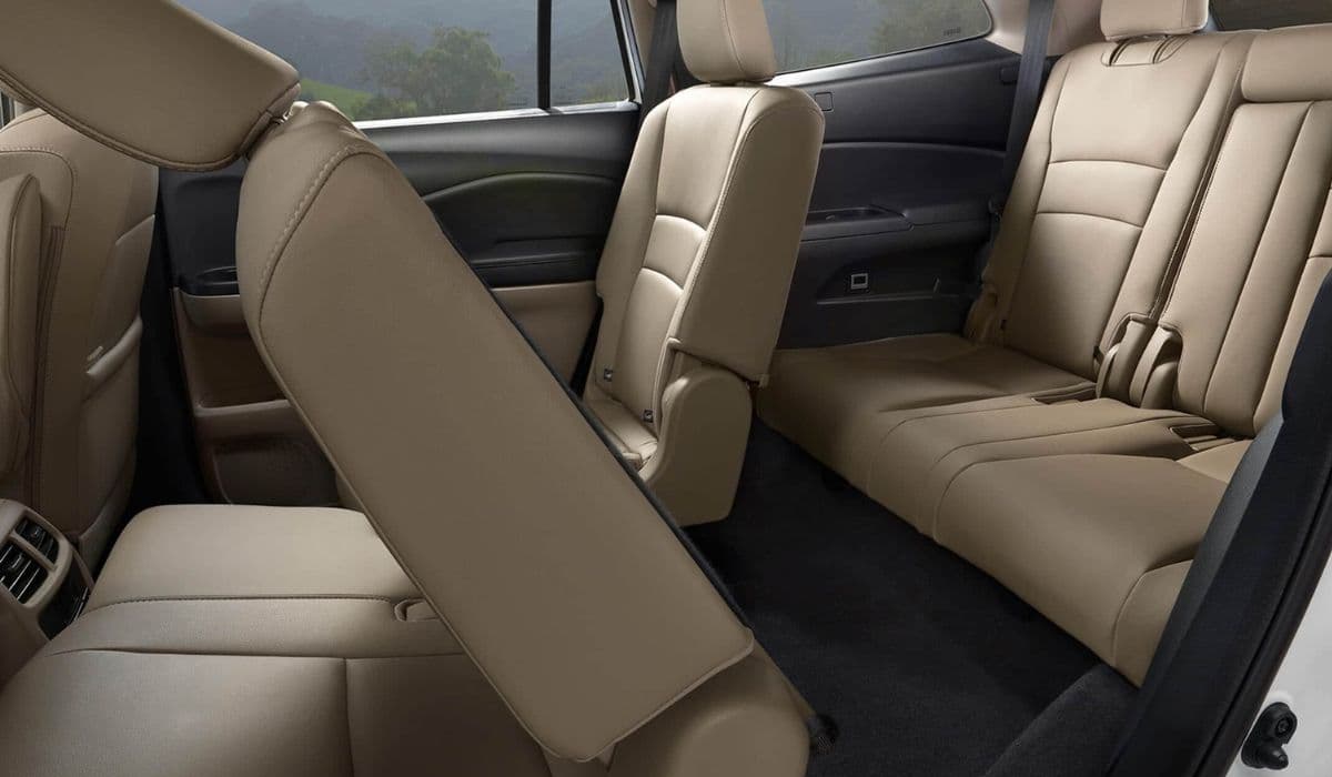 Third-row space and seating comfort praise Honda Pilot